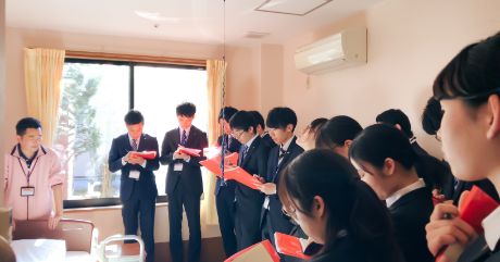 施設見学の様子